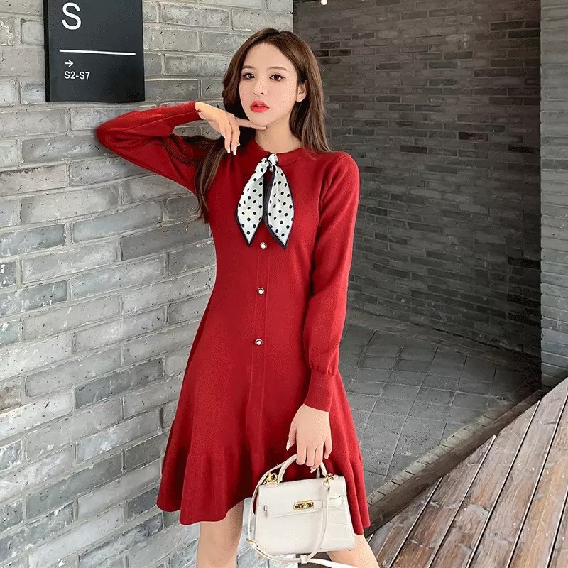 Váy len đỏ nơ cổ