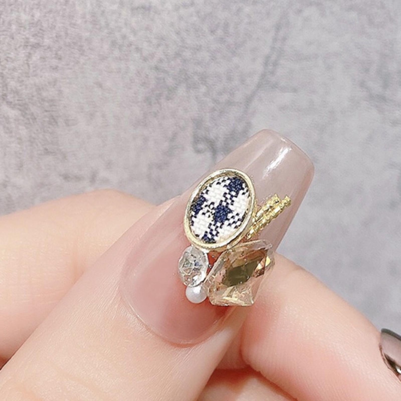 Miếng Dán Trang Trí Móng Tay Nghệ Thuật Bằng Hợp Kim Họa Tiết Kẻ Sọc 3D