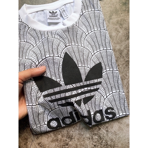 Áo thun Adidas hoạ tiết Logo ba lá made cambodia