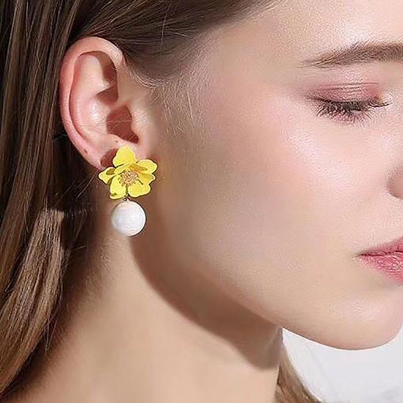 Đôi Khuyên Tai Hình Hoa Đính Ngọc Trai Xinh Xắn