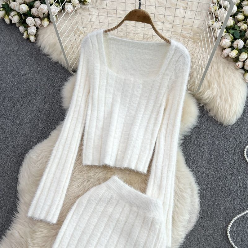 Set áo len croptop lông thỏ + chân váy ôm