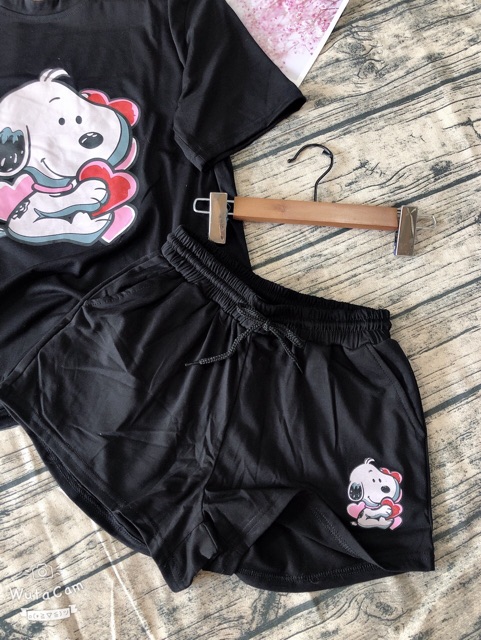 Bộ nữ thun cộc tay quần sooc in hình cún snoopy | BigBuy360 - bigbuy360.vn