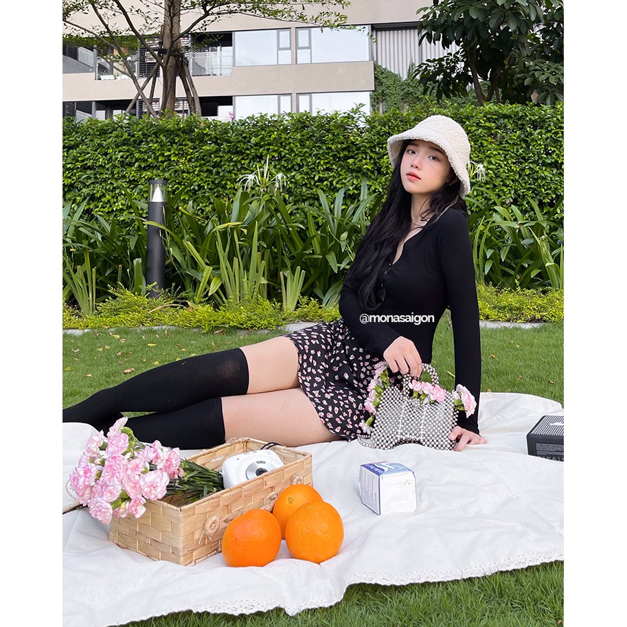 MONÁ - Chân váy đen ngắn họa tiết hoa vintage - HANA SKIRT | BigBuy360 - bigbuy360.vn