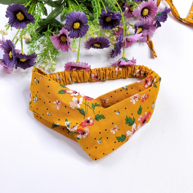Đầm vàng hoa nhí 2 dây + turban (10-18kg)