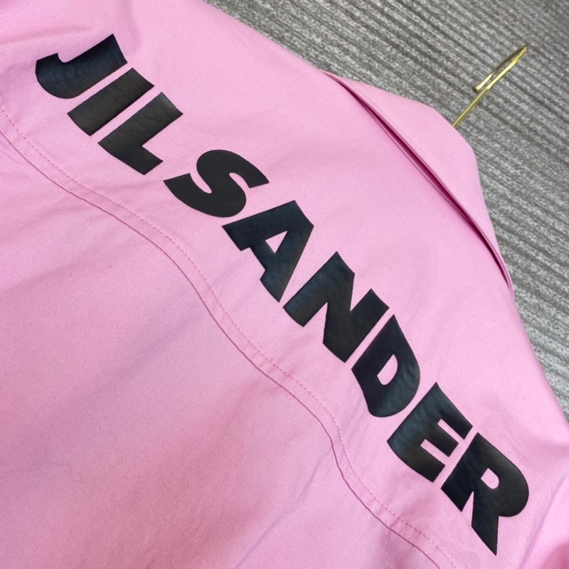 Áo sơ mi nữ dáng rộng thương hiệu Jil Sander sau lưng in logo