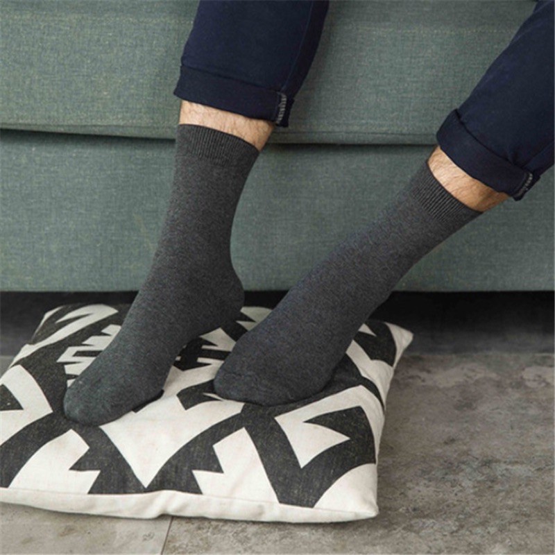 Vớ Tất Trơn Cao Loại Thường Vải Mỏng Size To Cho Nam Mang 40-45 MRSOCKS - VC055