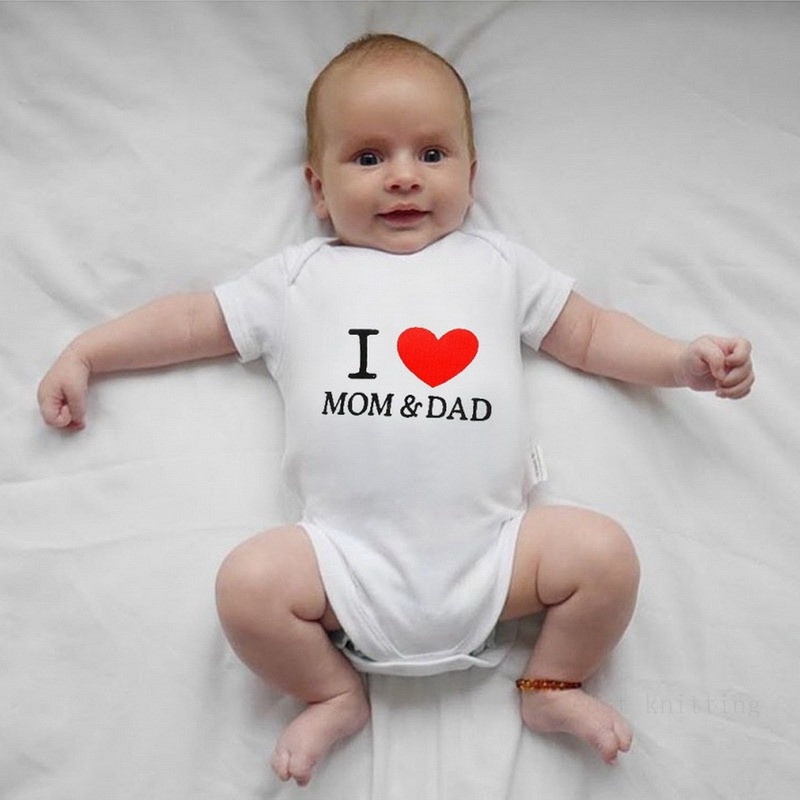 Bộ áo liền quần tay dài/ngắn in chữ I Love Mom & Dad dễ thương cho trẻ sơ sinh