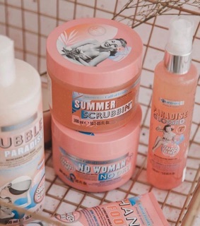 Tẩy da chết toàn thân Soap And Glory Summer Scrubbin