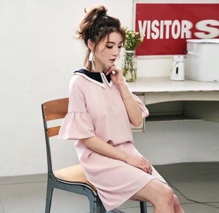 Đầm suông tay loe