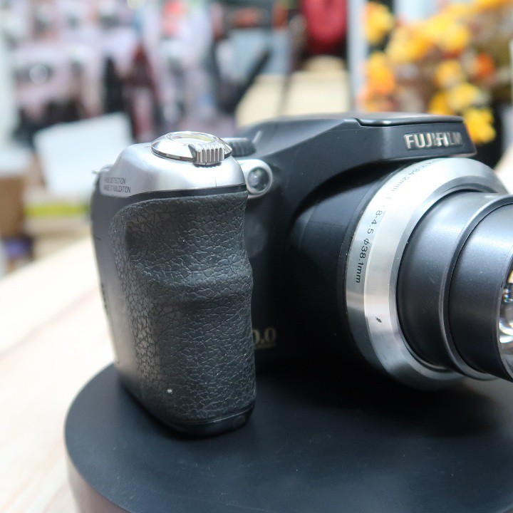 Máy ảnh Fujifilm S8100 zoom 18X