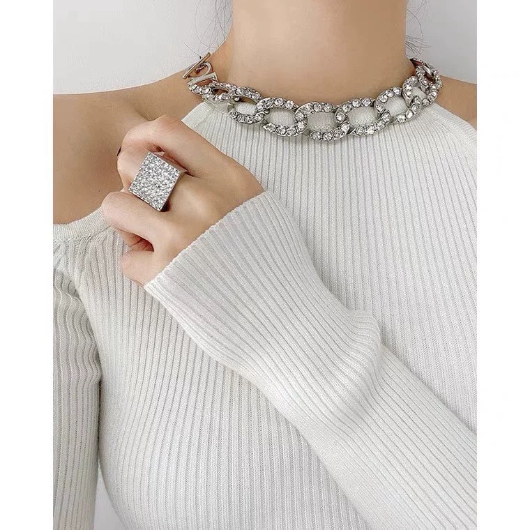 Áo len nữ dài tay khoét vai cổ tròn đính đá mùa thu đông cho nữa 2022