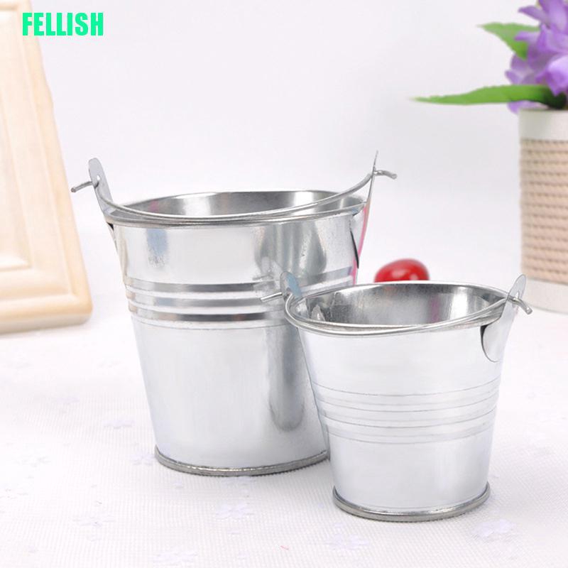 Chậu xô bằng thiếc nhỏ nhắn dùng để đựng món tráng miệng nhỏ gọn trang trí nội thất tiệc