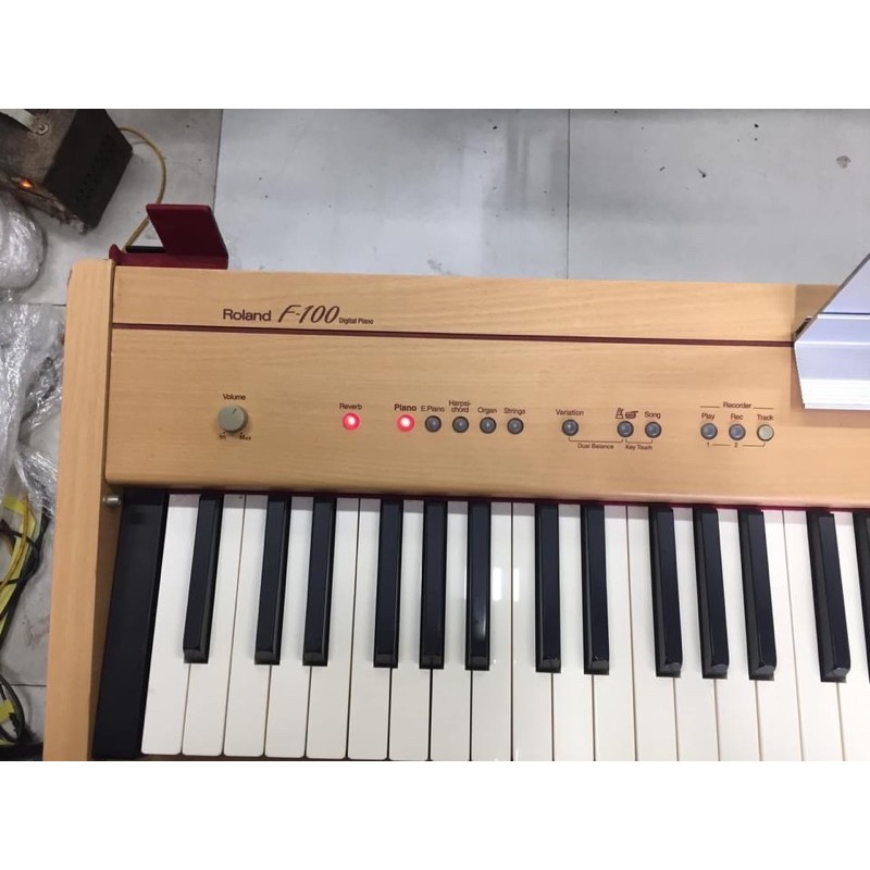 piano roland f100