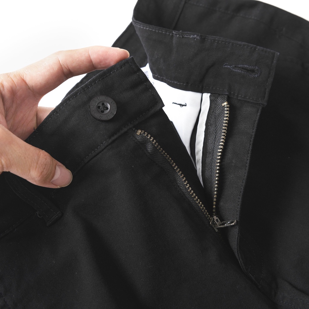 Quần short nam kaki Owen màu đen, chất liệu vải cotton cao cấp, co giãn, trẻ trung, dáng slimfit năng động