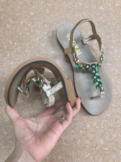 Sandal xỏ ngón đính đá