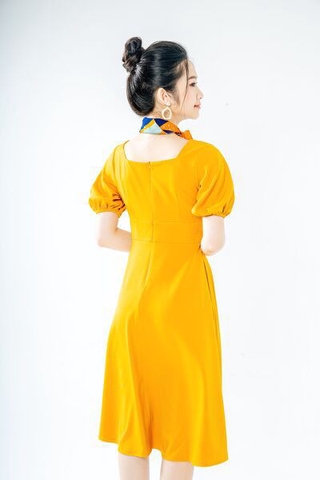 Váy cổ vuông nơ lệch