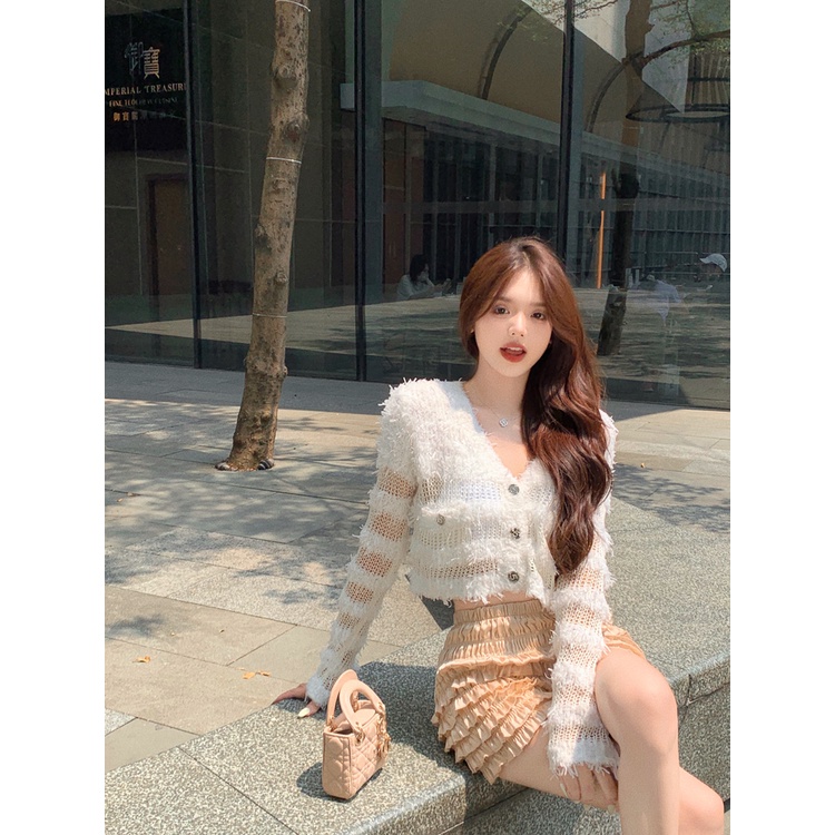 Áo croptop dài tay cổ chữ V phối quần ngắn thời trang nữ thu đông phong cách tiểu thư ngọt ngào khí chất 2022