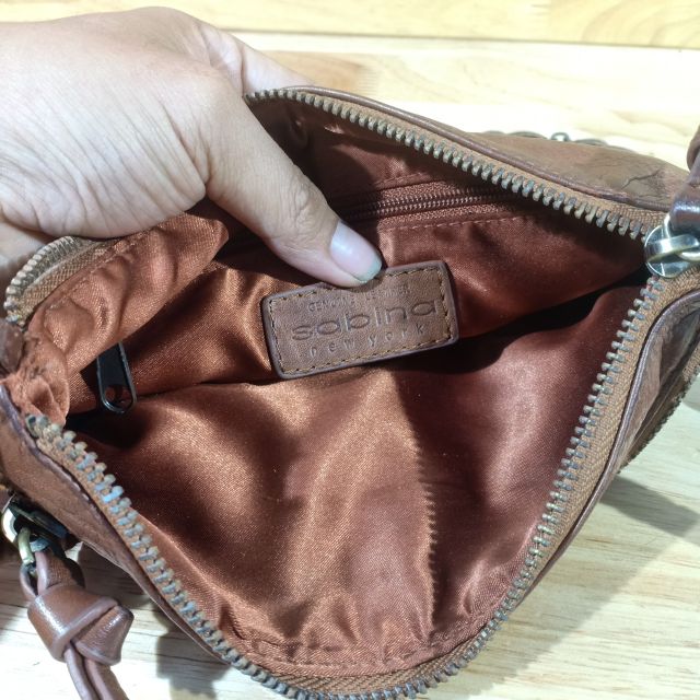 Túi đeo chéo da thật secondhand  240712