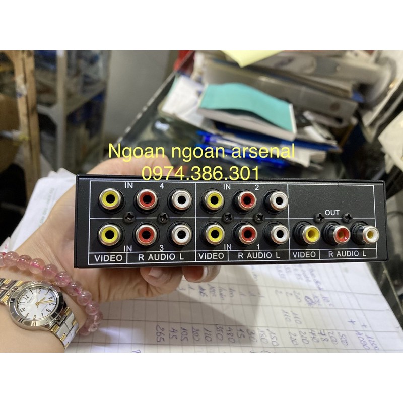 chuyển tín hiệu av 4 vào 1 ra (chuyển audio, hoa sen, rca)