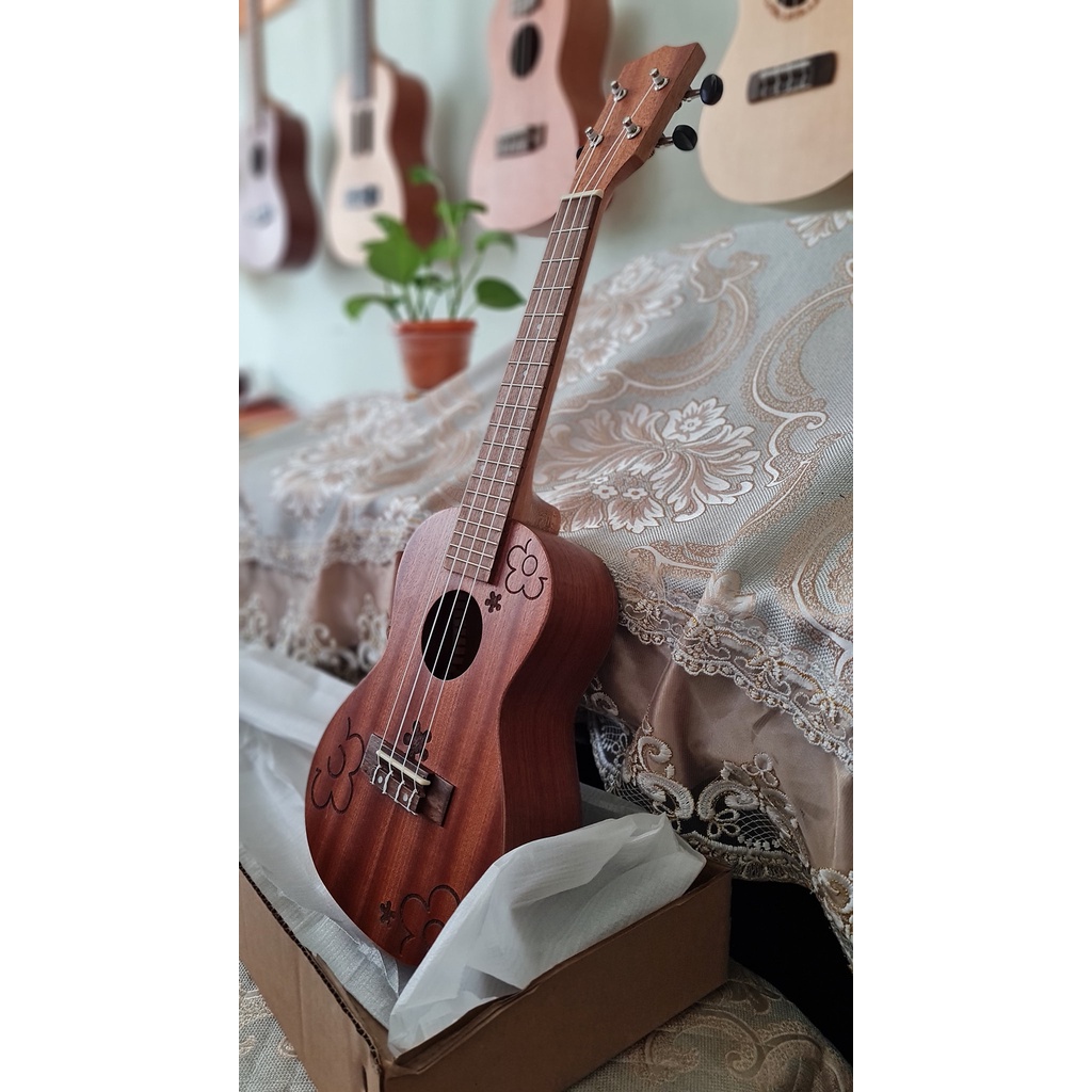 Đàn Ukulele gỗ size concert (Tặng bao da sịn ) Hoa văn cực độc đáo
