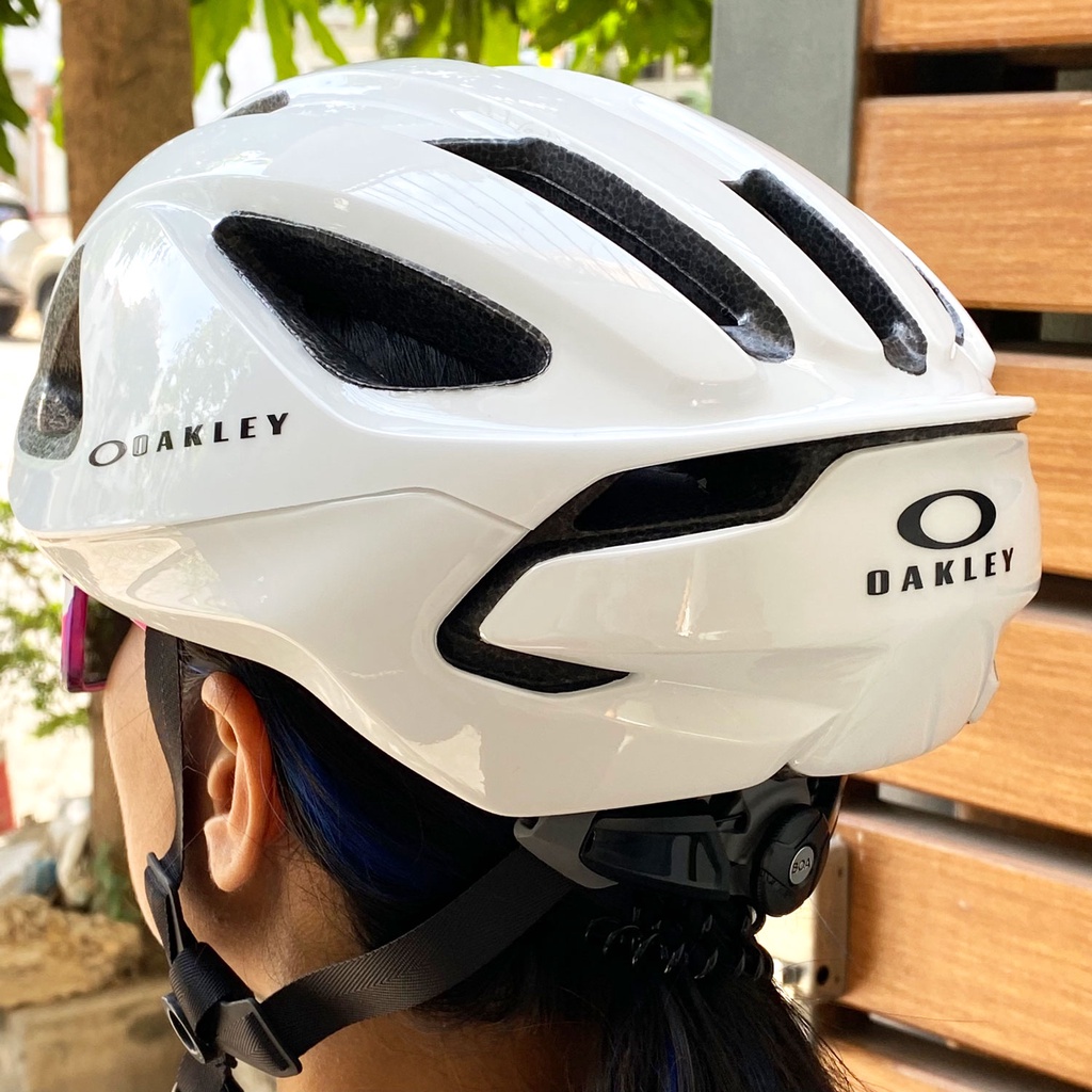 Nón Bảo Hiểm Xe Đạp Oakley ARO3 Lite – White