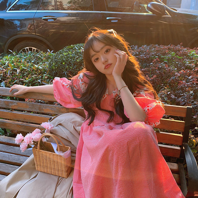 Đầm tay ngắn họa tiết hoa thời trang sành điệu cho nữ