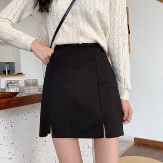 Váy chữ A ngắn xẻ hai đùi trước màu đen CRCAV17