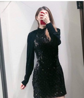 Váy đen Zara