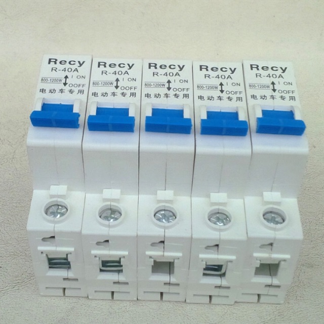 Atomat xe máy điện