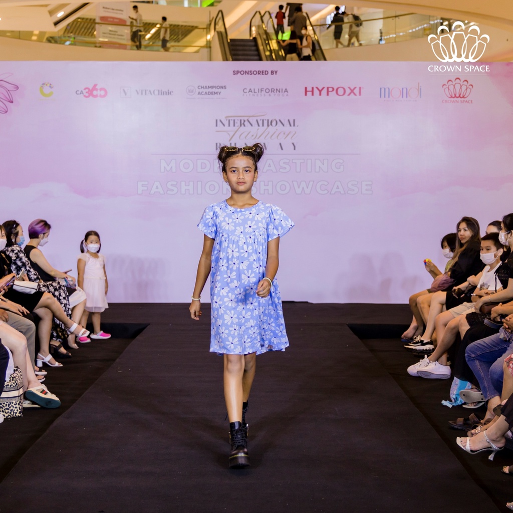 Váy Hoa Nhí Crown Space Dành Cho Bé Gái Đi Học Đi Chơi CKGS2820502 Size 13-33kg