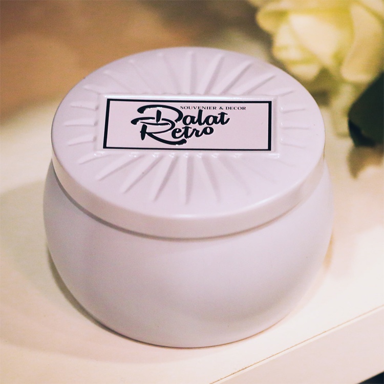 Nến thơm, 120g, hộp, mẫu hộp thiếc hoa văn, hương saffon and sandalwood,Dalat Retro