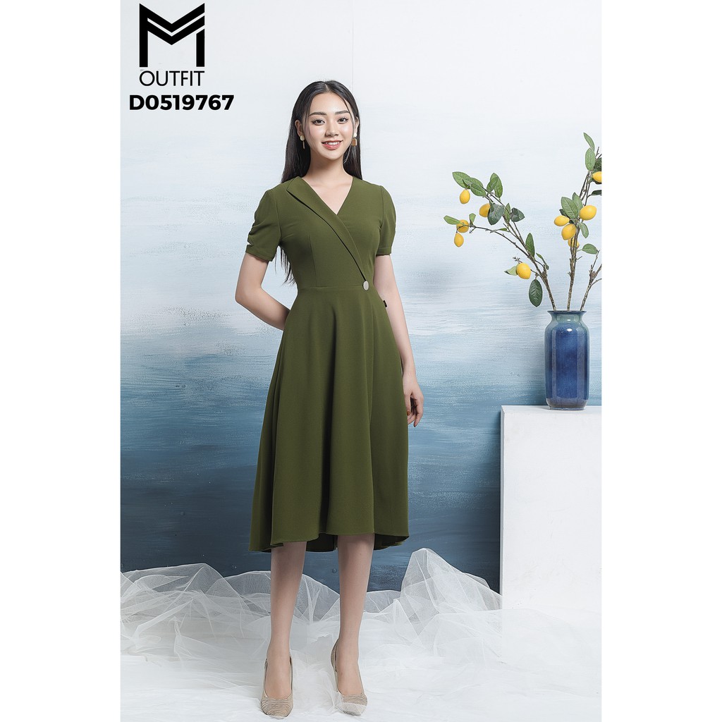 Chuyên sỉ thời trang thiết kế Đầm xòe cổ tim trang trí cúc gương Mmoutfit D0519767