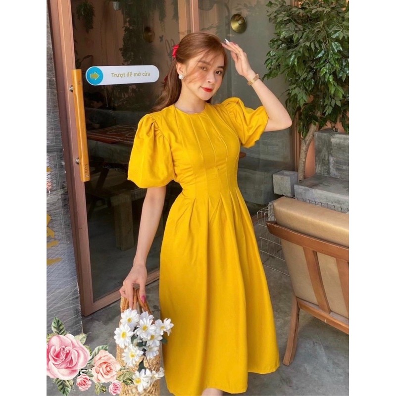 Đầm vàng cổ tròn xếp li