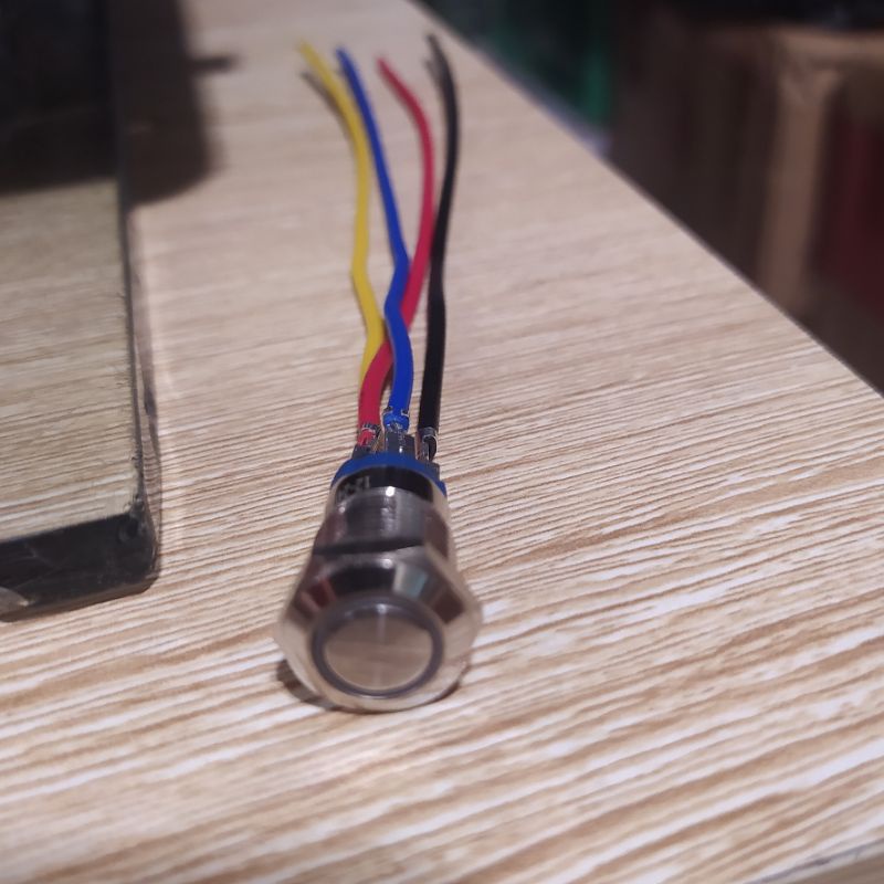 Công tắc chống nước 12v phi 12mm có rắc cắm