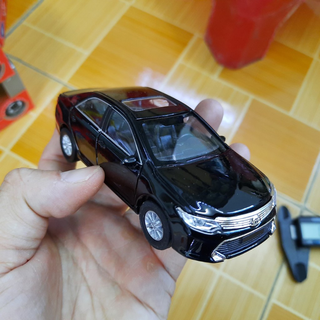 Đồ chơi trẻ em xe ô tô mini toyota camry bằng kim loại mô hình xe tỉ lệ 1:36