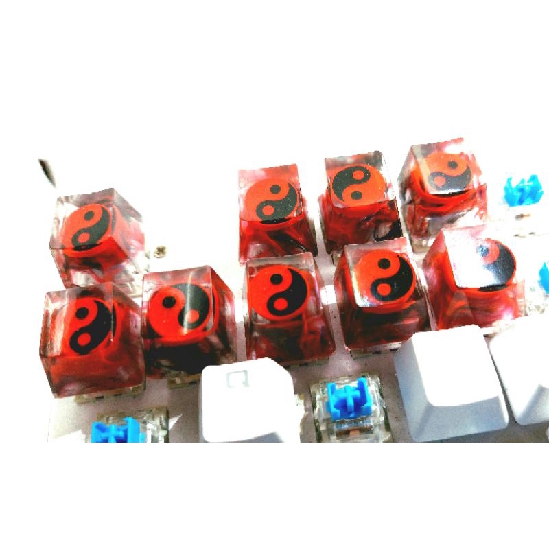 Keycap Ying yang đen đỏ hòa hợp trang trí bàn phím cơ