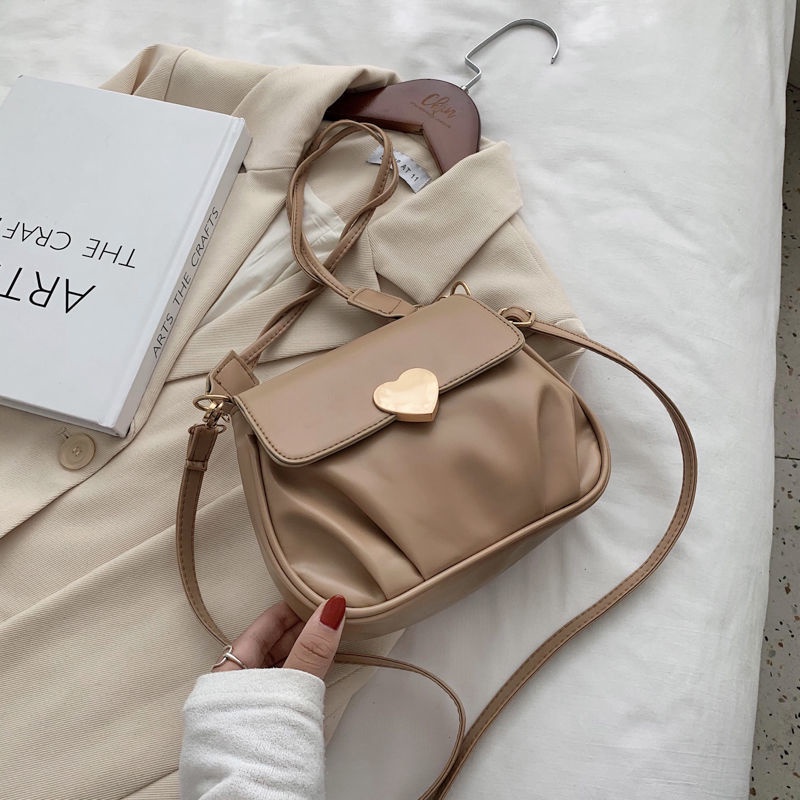 Túi Xách Thời Trang Kiểu Dáng Tròn Bằng Da Với Khoá Cài Trái Tim Phong Cách Pháp Thanh Lịch