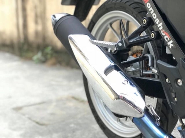 Lon pô thái đen có vỹ Suzuki Satria Raider