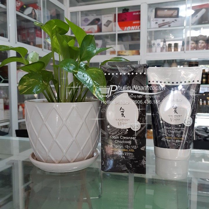Sữa rửa mặt tẩy tế bào chết than hoạt tính Hàn Quốc