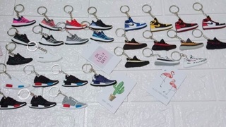 Móc khoá giày sneaker