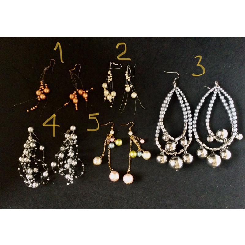 Khuyên tai hạt tua rua