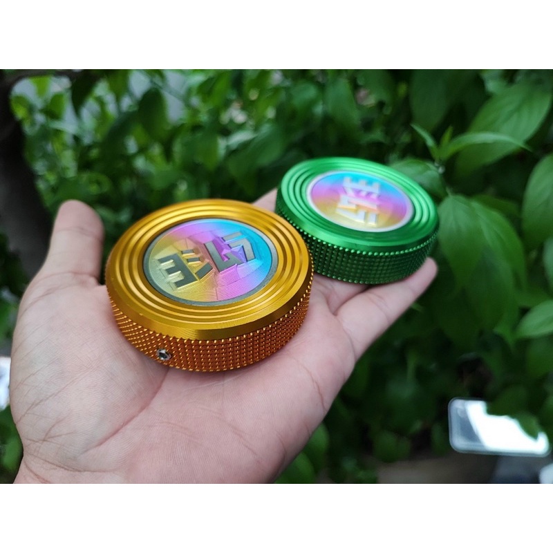 Chụp nắp xăng nhôm CNC kèm logo titan gắn mọi loại xe