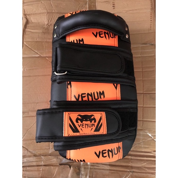Đích đá , đích đỡ tay boxing VENUM elite kick pads