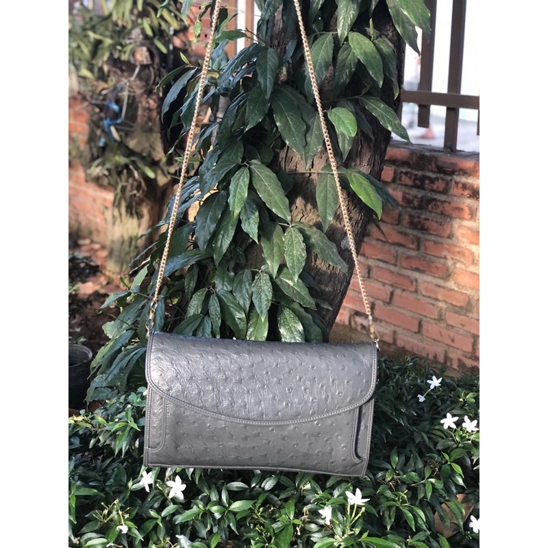 Clutch có dây đeo da đà điểu hiệu Rundolph Valentino