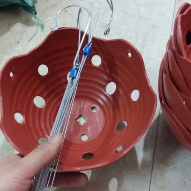 Chậu tặng quai treo to 20cm x10cm