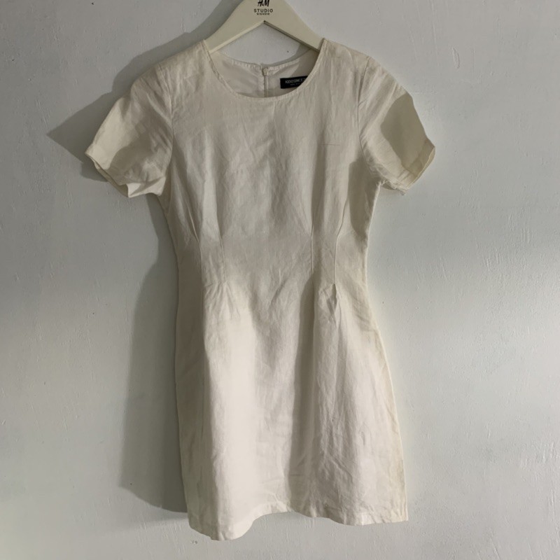 Thanh Lý - ĐẦM NGẮN LINEN TRẮNG NGẮN TAY NHÚN EO