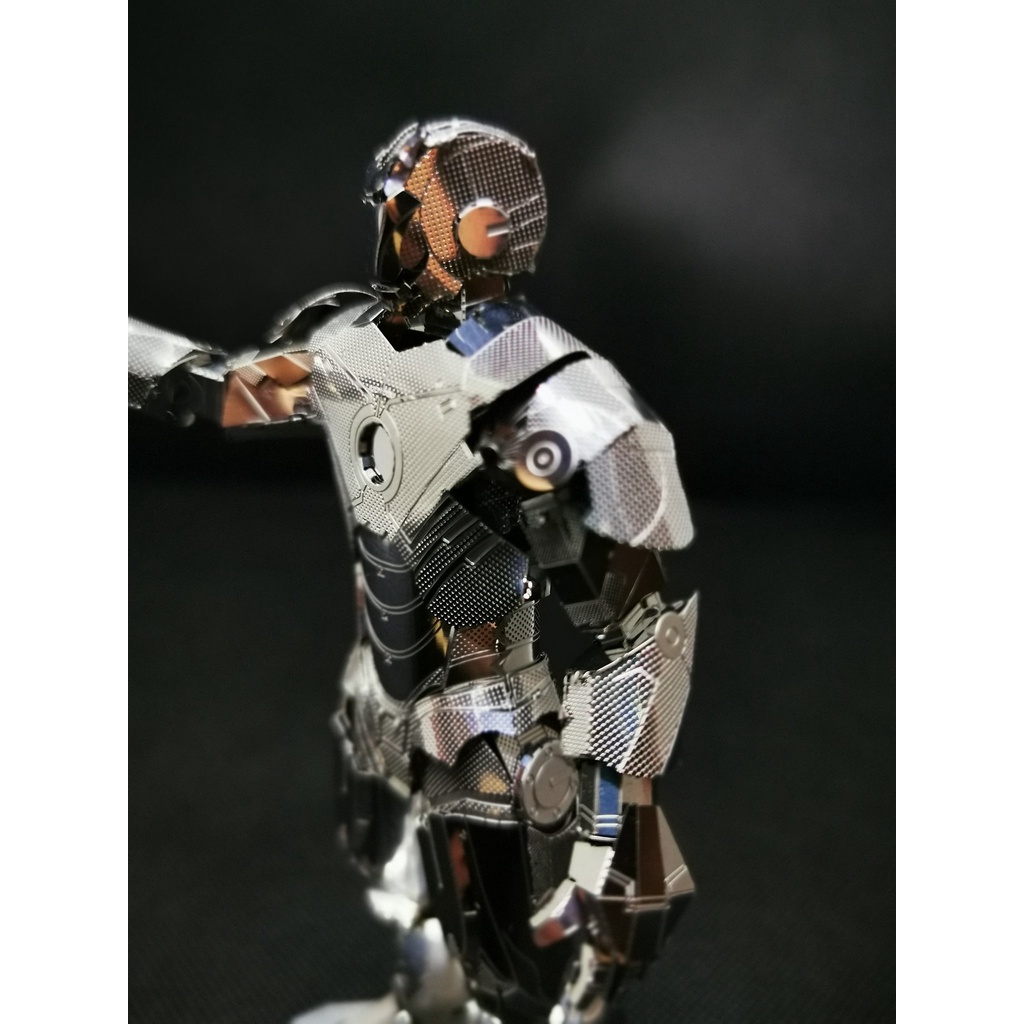 Mô Hình Kim Loại 3D Lắp Ráp Áo Giáp Iron Man  Trong Series Phim Marvel