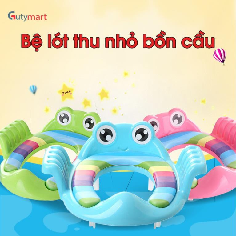 Bệ lót thu nhỏ bồn cầu có tay vịn, có đệm chống trơn trượt an toàn cho bé khi sử dụng, phù hợp cho bé từ 6 tháng tuổi