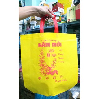 1 cái túi CHÚC MỪNG NĂM MỚI chất liệu vải cỡ 46x46x12