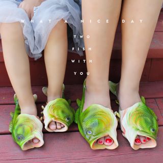 Quậy tưng bừng với dép cá.